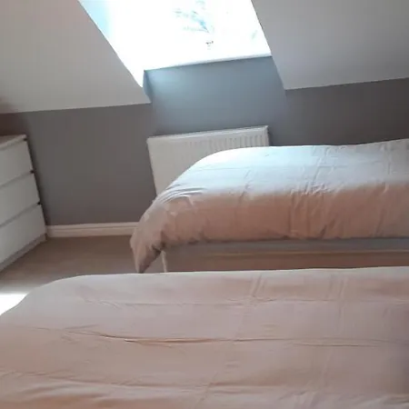 Apartment Hawksworth House: Convenient Nec & Airport With Free Parking