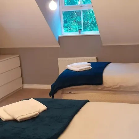 Hawksworth House: Convenient Nec & Airport With Free Parking Apartment