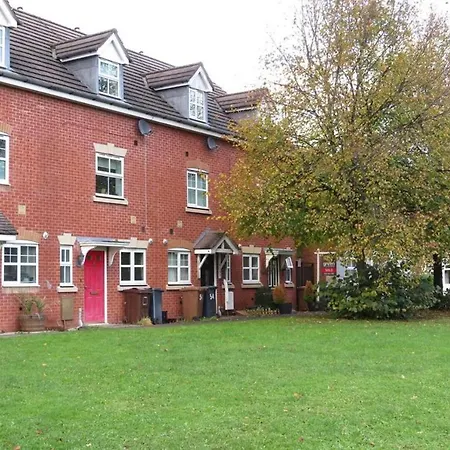 Hawksworth House In Near Solihull, Near Nec, Hs2, Jaguar Land Rover, Bear Grylls Centre, World And Airport With A Garage And Free Parking, Great For Families *