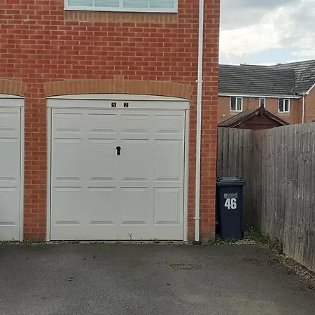 Hawksworth House In Near Solihull, Near Nec, Hs2, Jaguar Land Rover, Bear Grylls Centre, World And Airport With A Garage And Free Parking, Great For Families דירה *